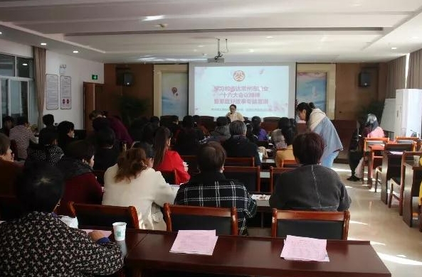 西太湖婦聯(lián)、西湖街道婦聯(lián)組織學(xué)習(xí)和傳達(dá)常州市婦女十六大會(huì)議精神暨家庭好故事專題宣講