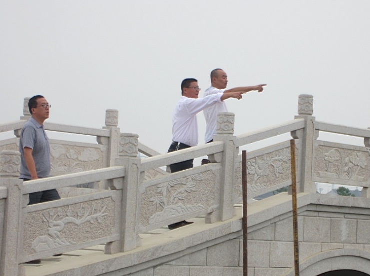 國慶期間公司領(lǐng)導(dǎo)視察工地